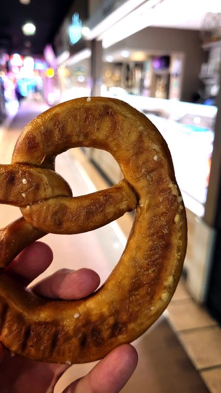 bretzel-lyon-gast-halles-bocuse