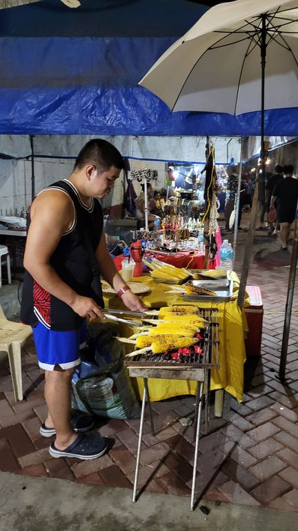 manila-night-market-2